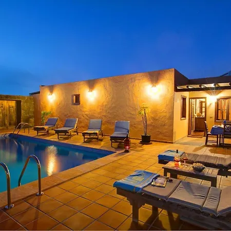 Sleeps 6 Pool Wifi Villa