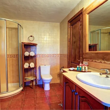 Sleeps 6 Pool Wifi Villa