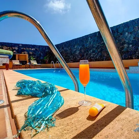 Sleeps 6 Pool Wifi Villa