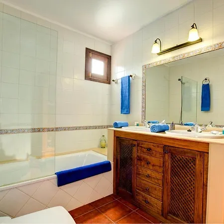 Sleeps 6 Pool Wifi Villa Tinajo