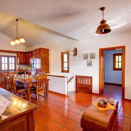 Sleeps 6 Pool Wifi Villa *