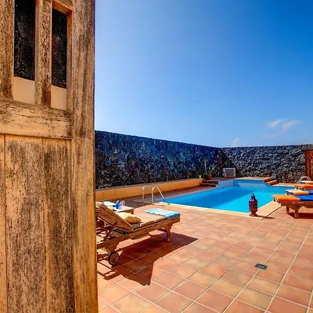 Sleeps 6 Pool Wifi Villa *