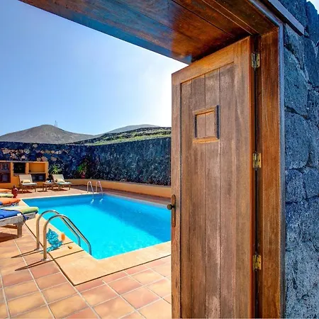 Sleeps 6 Pool Wifi * Tinajo