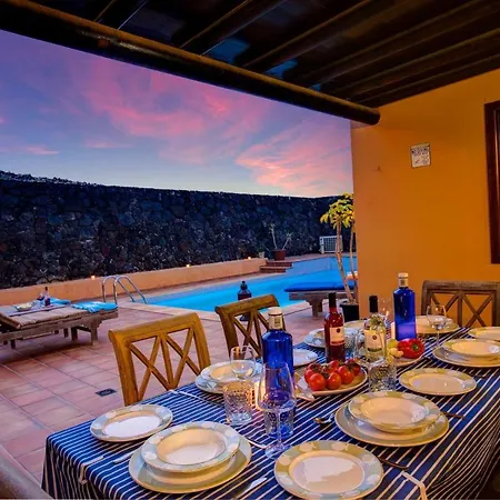 Sleeps 6 Pool Wifi